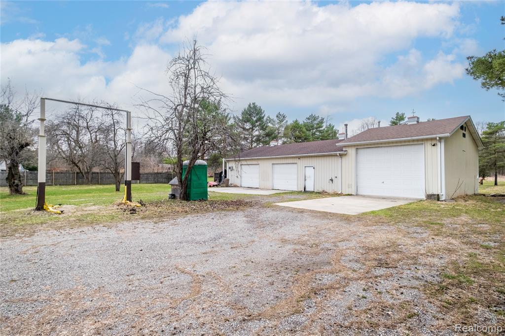 8219 N Genesee Road, Mount Morris, MI 48458 — Photo 18