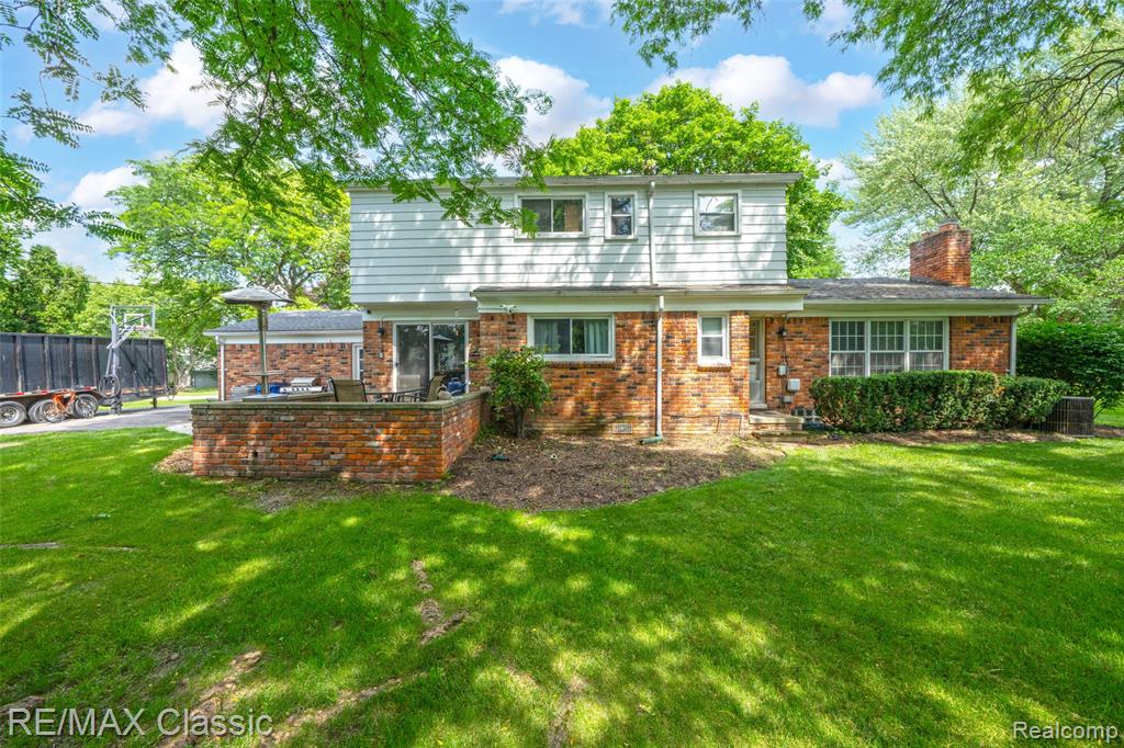 6638 Woodbank Drive, Bloomfield Hills, MI 48301 — Photo 32