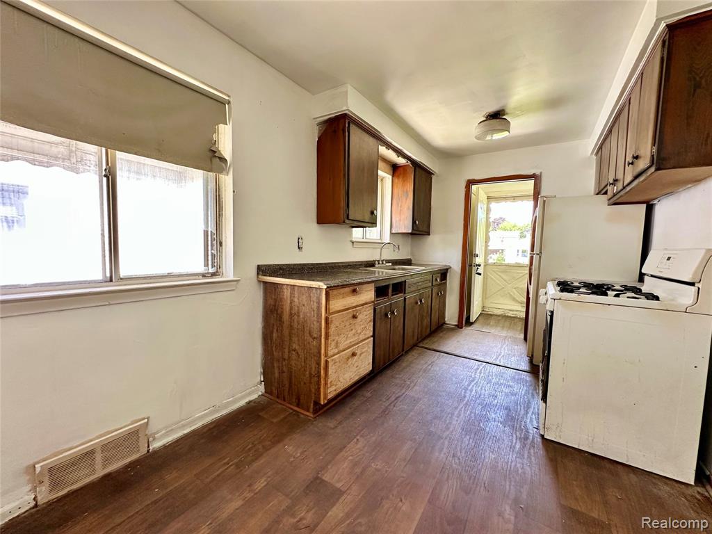 4936 Dudley Street, Dearborn Heights, MI 48125 — Photo 8
