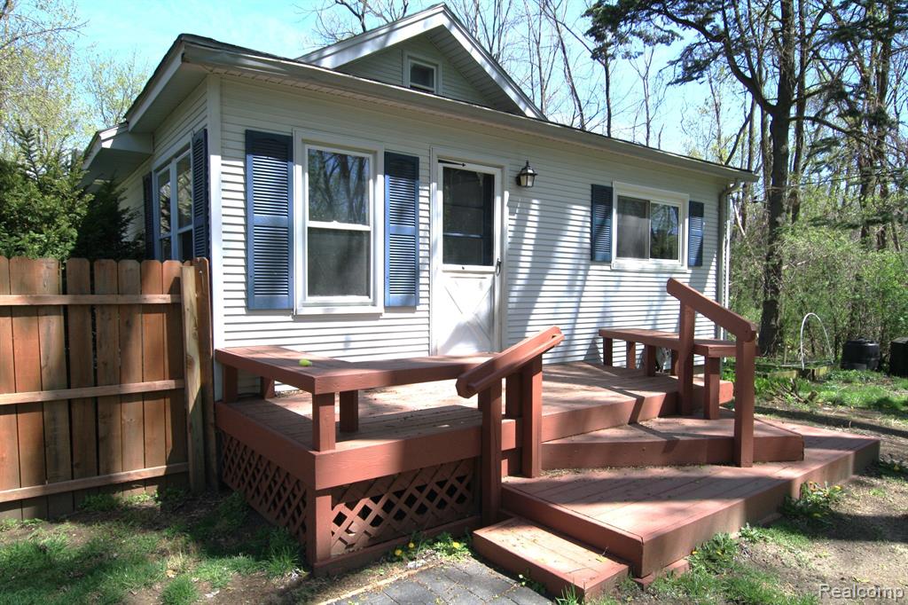 7035 PONTIAC LAKE Road, Waterford, MI 48327 — Photo 7