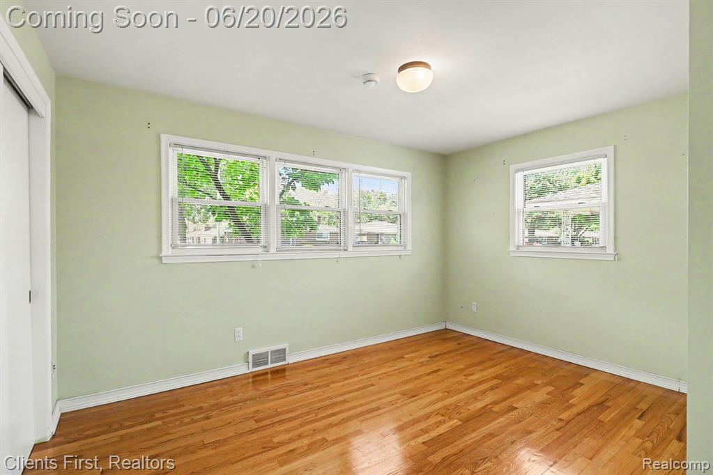 8260 Arnold Street, Dearborn Heights, MI 48127 — Photo 18