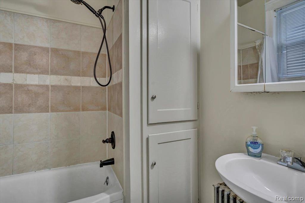 428 VINEWOOD Street, Wyandotte, MI 48192 — Photo 14