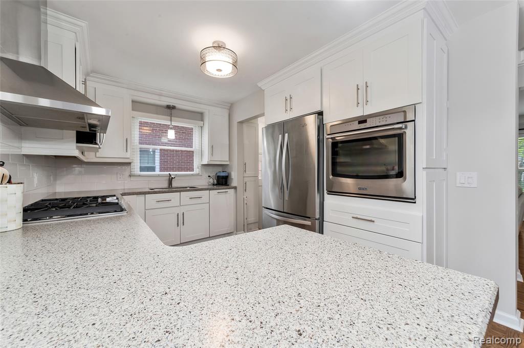 10054 Lincoln Drive, Huntington Woods, MI — Photo 20