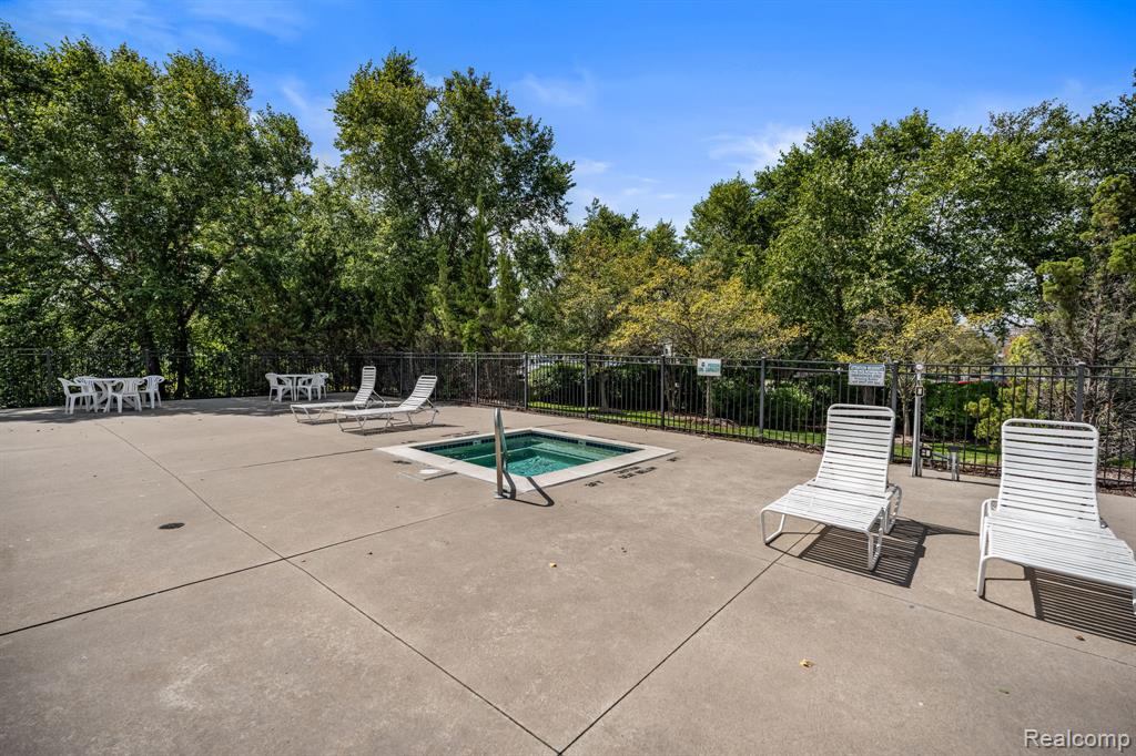 17200 Addington Drive, Commerce Twp, MI 48390 — Photo 32