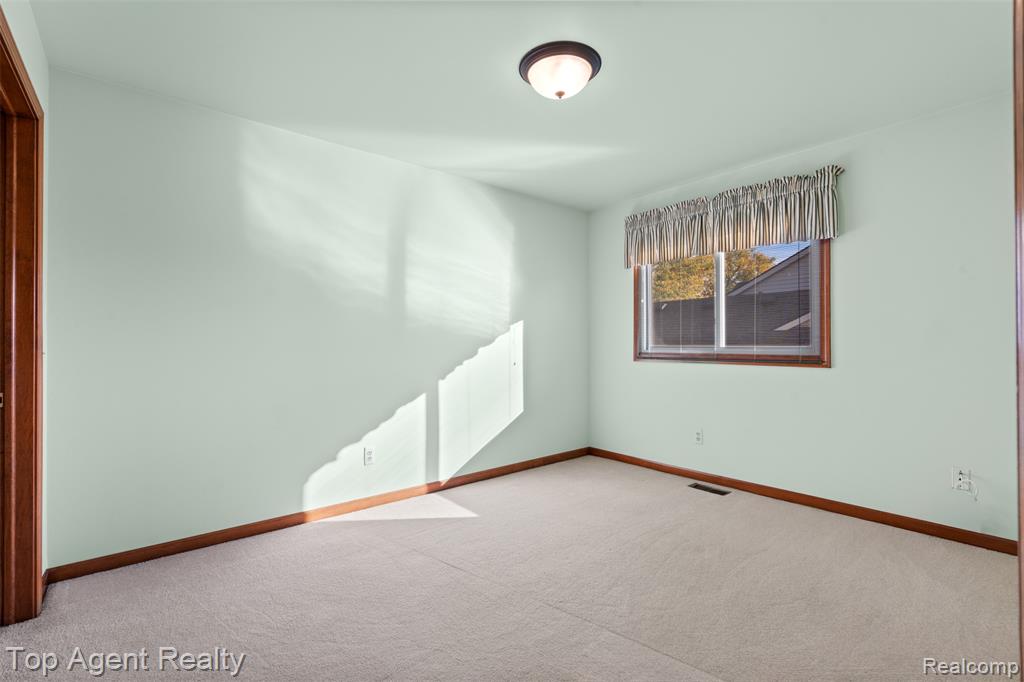 4430 Bayleaf Drive, Sterling Heights, MI 48314 — Photo 22