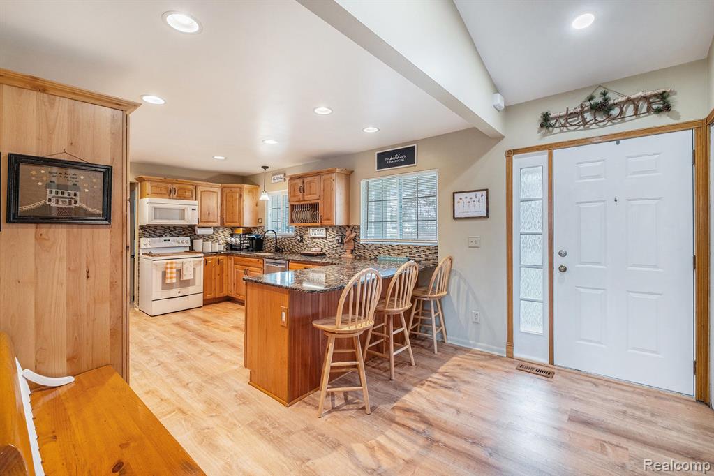 5169 OTTAWA Street, Burton, MI 48509 — Photo 8