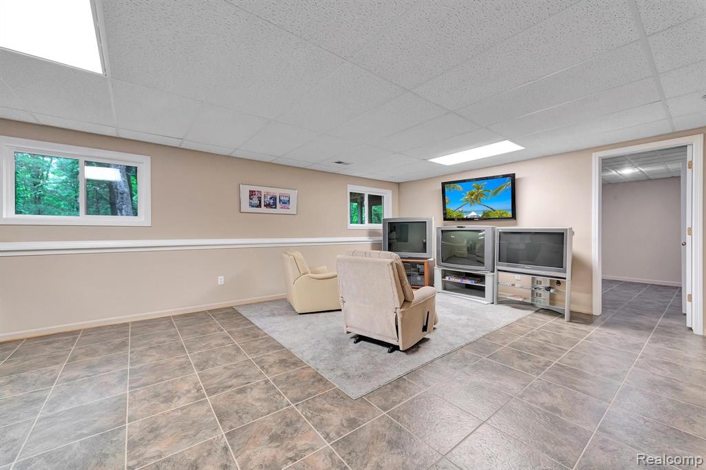 573 NAKOMIS Trail, Lake Orion, MI 48362 — Photo 51
