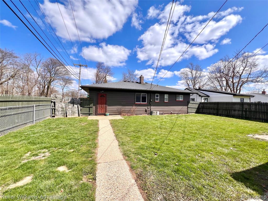 913 Cameron Avenue, Pontiac, MI 48340 — Photo 2