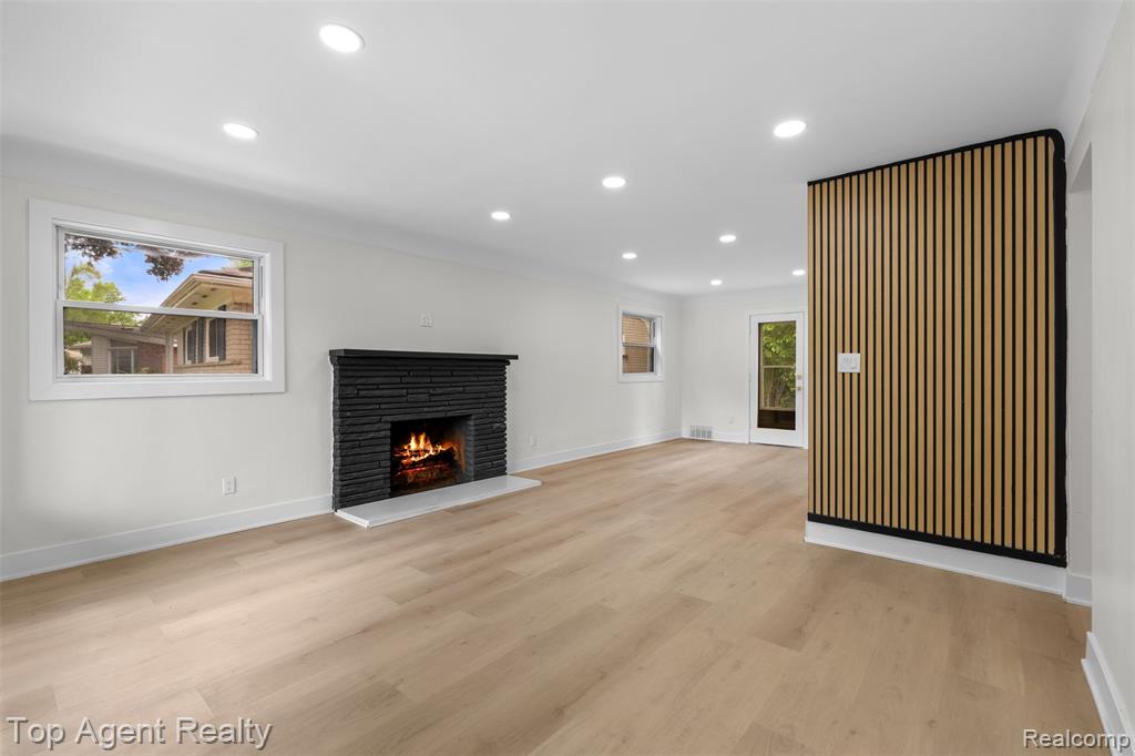 24300 Seneca Street, Oak Park, MI 48237 — Photo 8