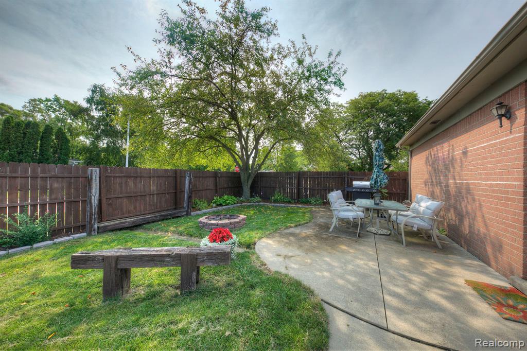 42208 HAYES Street, Belleville, MI 48111 — Photo 29