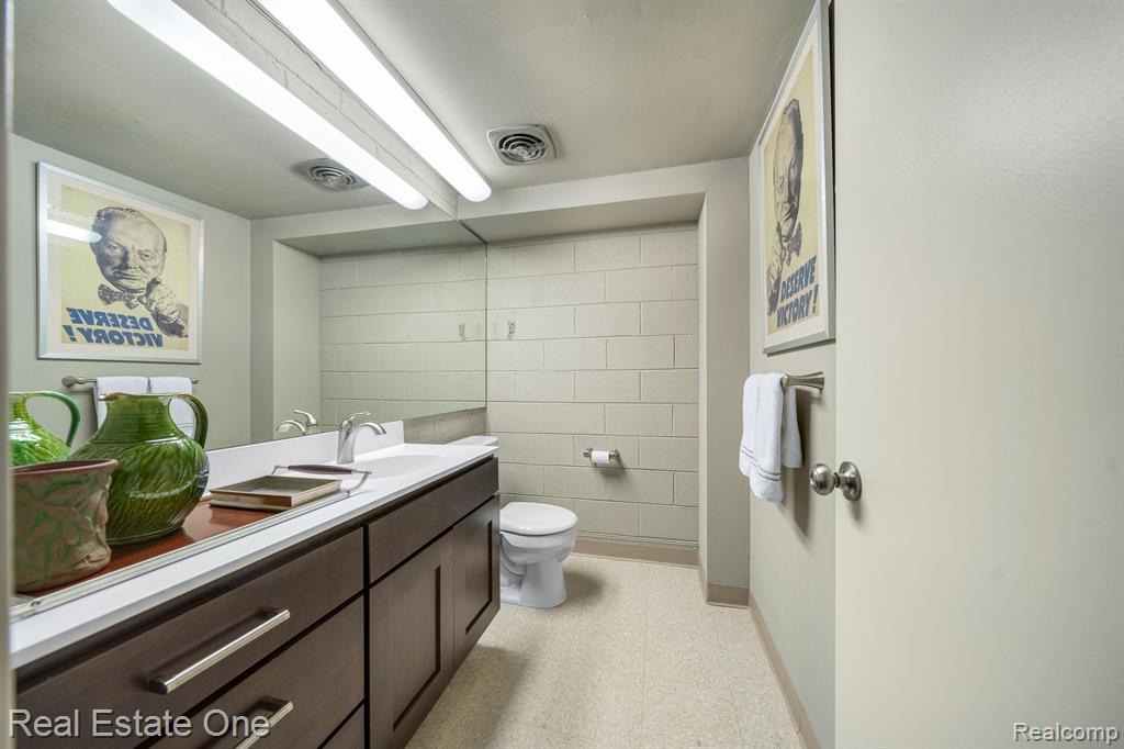 8519 HENDRIE Boulevard, Huntington Woods, MI — Photo 54