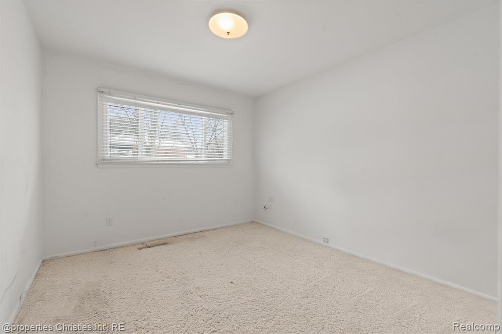 952 N Reading Road, Bloomfield Hills, MI 48304 — Photo 25