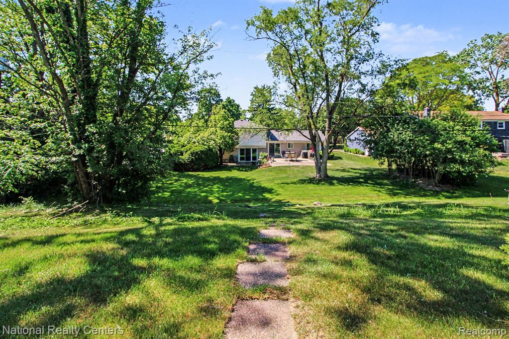 5535 Pembury Lane, West Bloomfield, MI — Photo 26