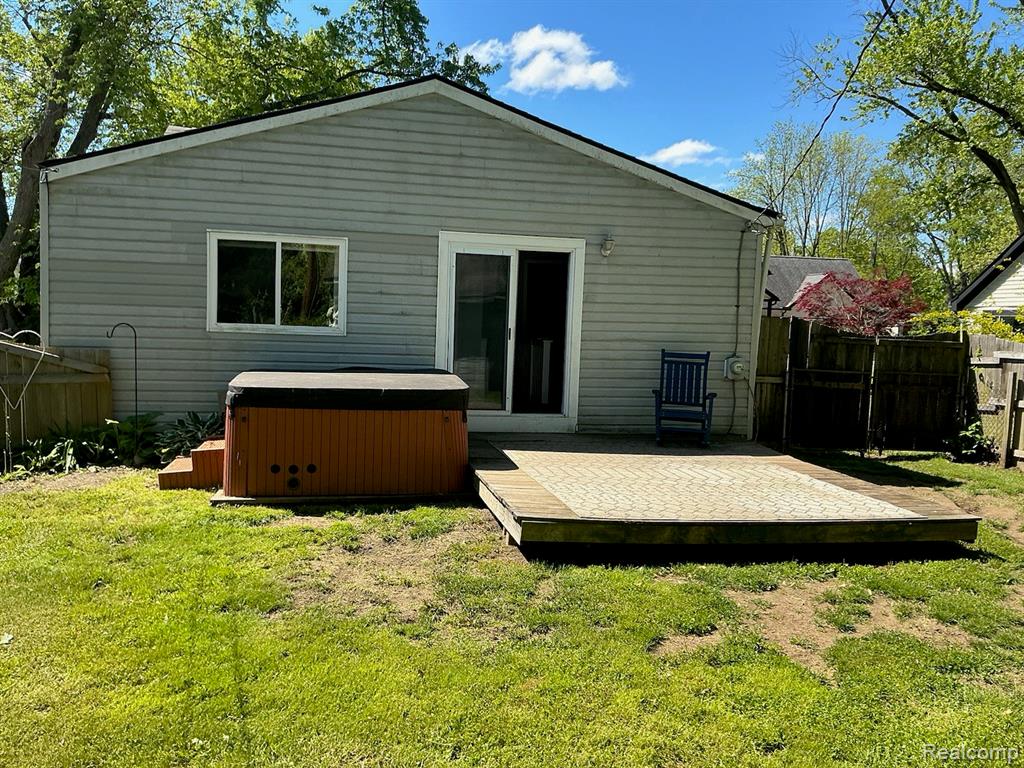 7230 Sandy Beach Drive, Waterford, MI — Photo 2