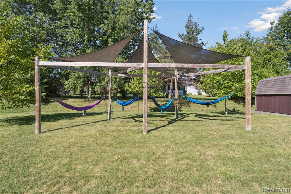 7056 Glenmeadow Court, Grand Blanc, MI 48439 — Photo 50