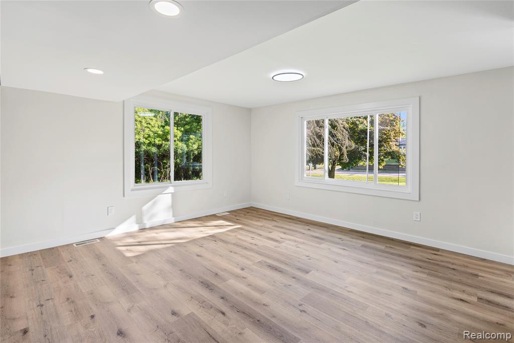 1460 W Silverbell Road, Lake Orion, MI — Photo 39