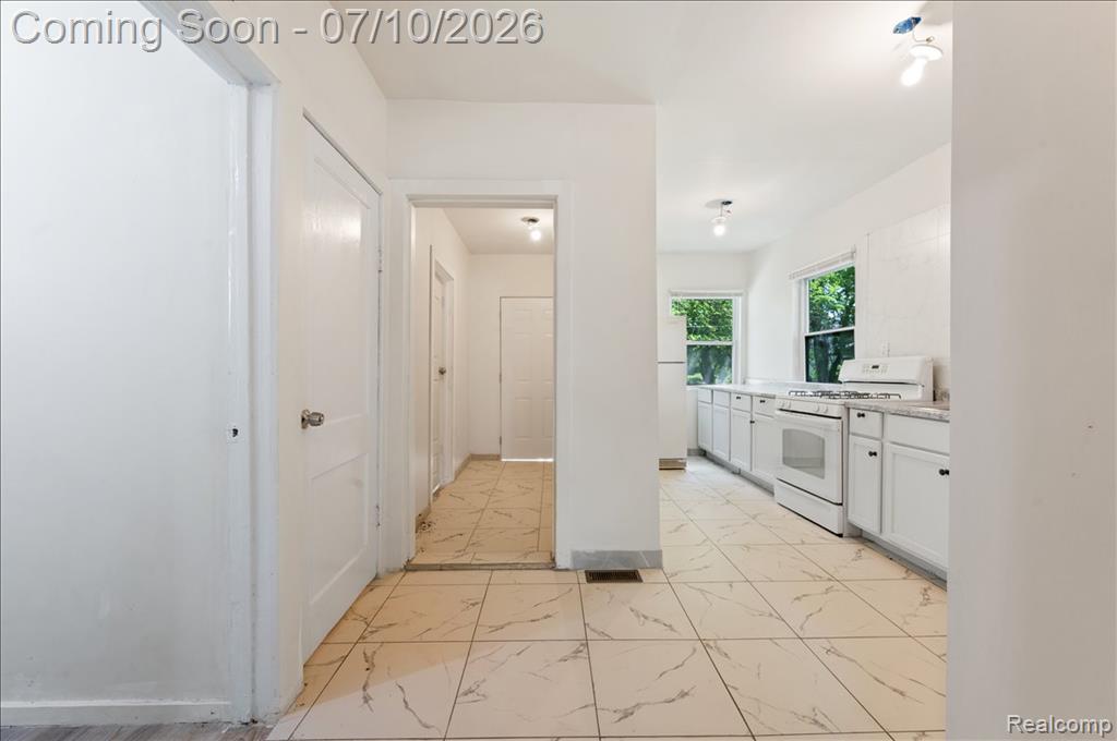 17196 Shields Street, Hamtramck, MI 48212 — Photo 13