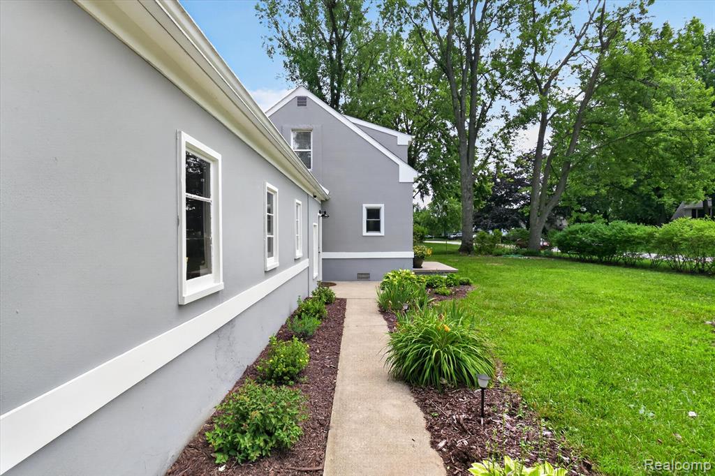 21154 Flanders Street, Farmington, MI 48335 — Photo 47