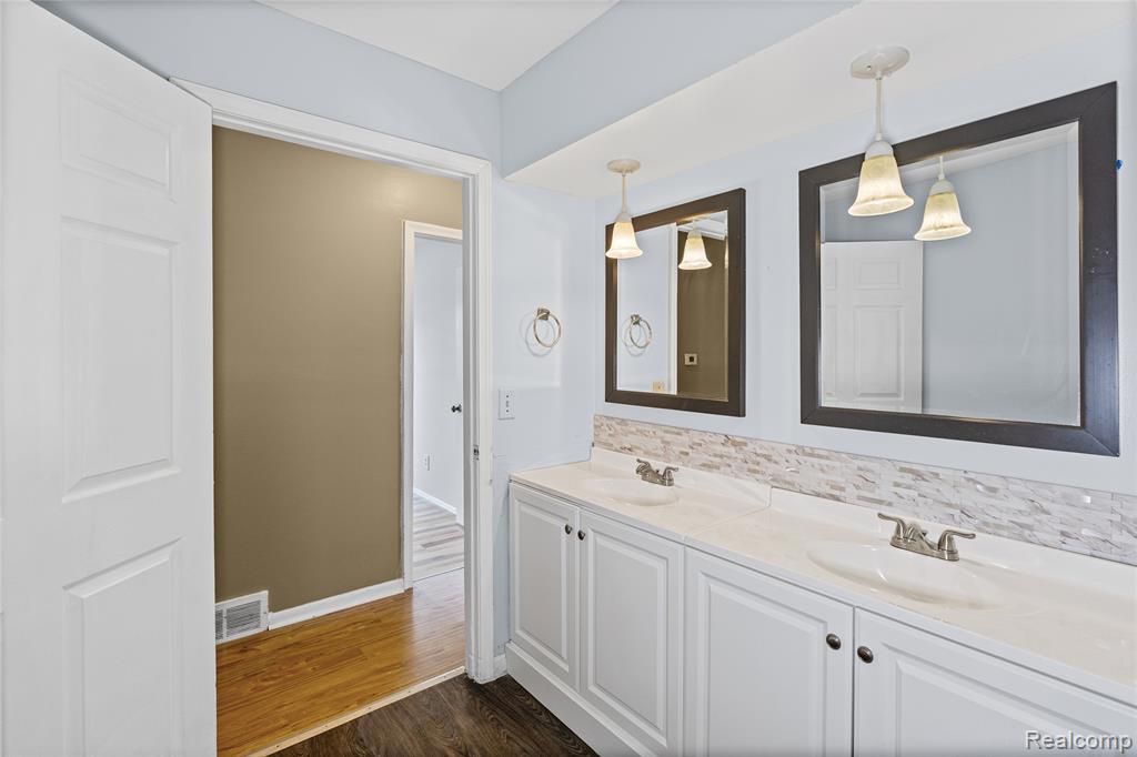 4064 Sheraton Drive, Flint, MI 48532 — Photo 23