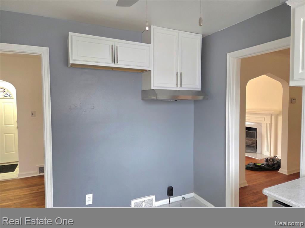 8042 Hartwell Street, Detroit, MI 48228 — Photo 10