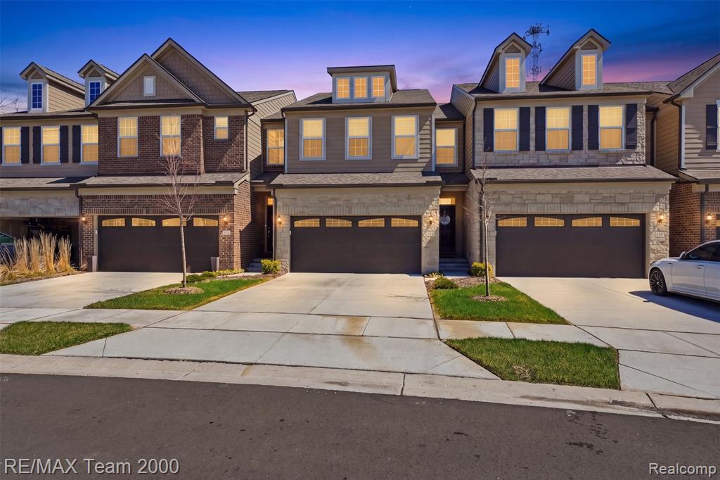 838 Addison Circle, Walled Lake, MI 48390 — Photo 2