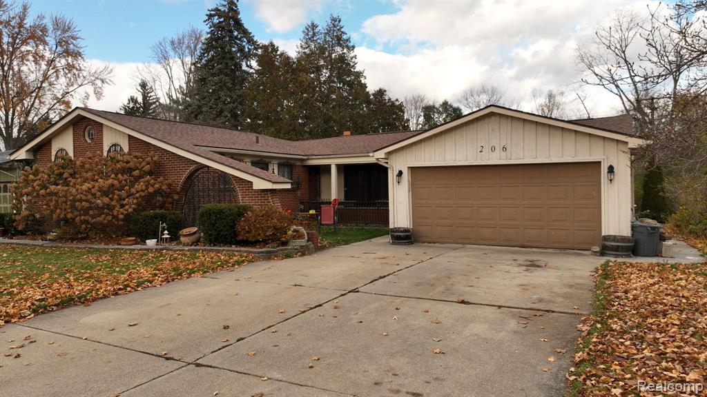 206 Wellington Crescent, Mount Clemens, MI 48043 — Photo 2