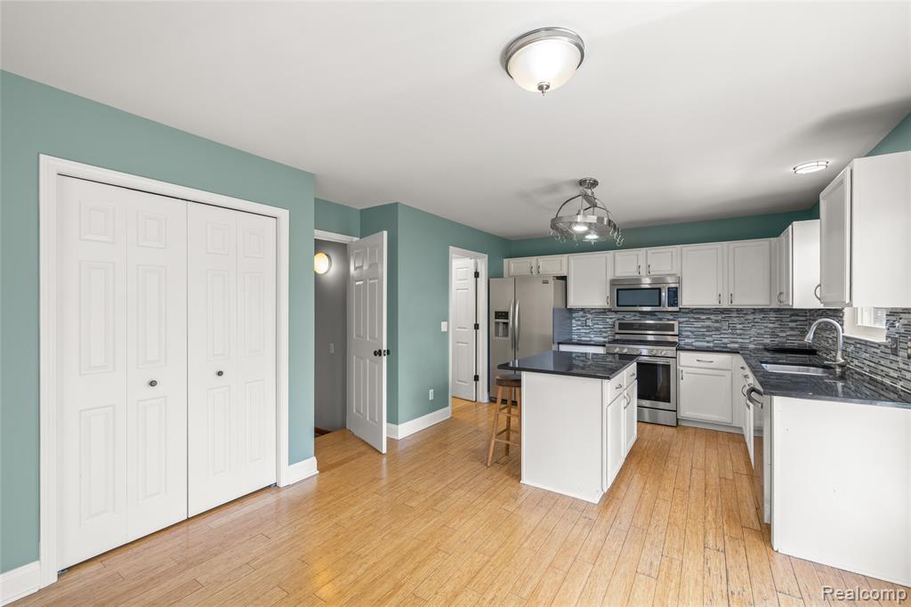 7828 Pleasant Lane, Ypsilanti, MI 48197 — Photo 9