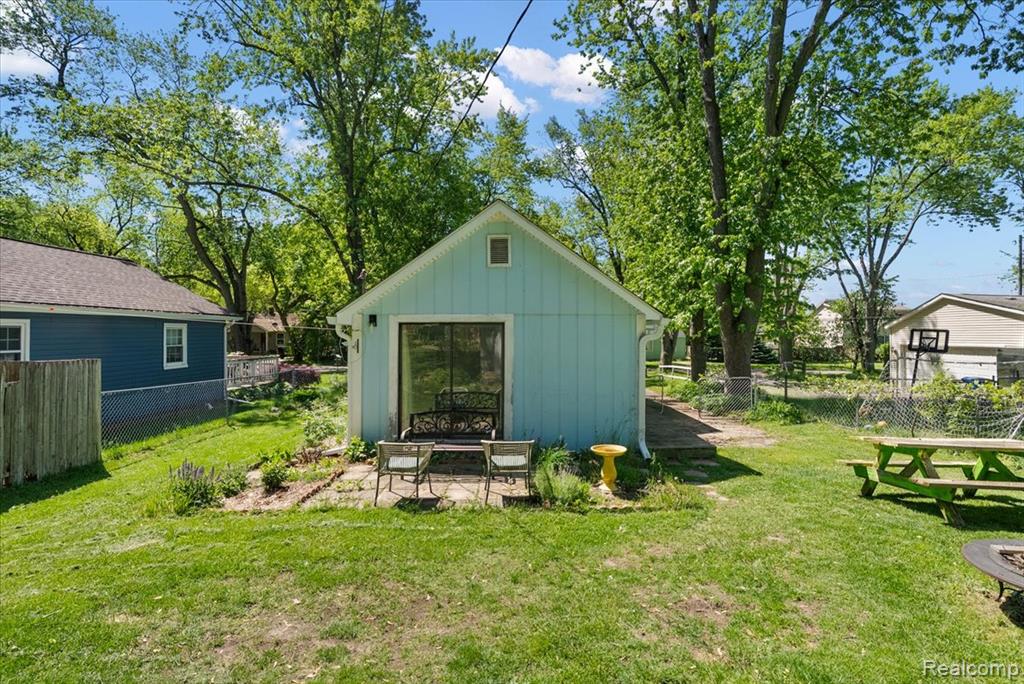 4886 Filer Street, Waterford, MI 48328 — Photo 8