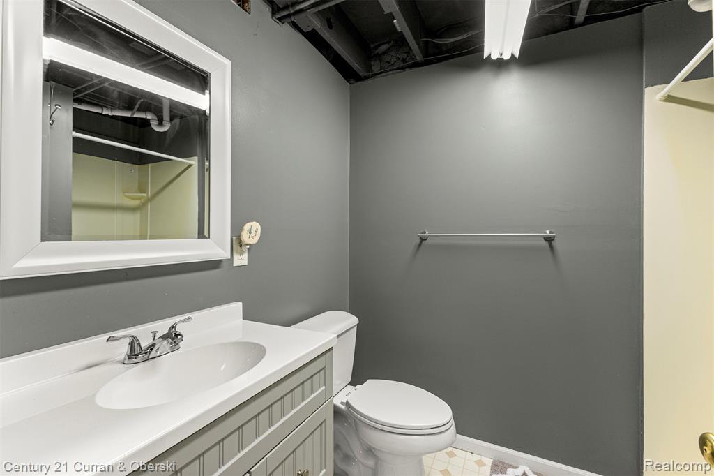 9377 Lamont Street, Livonia, MI 48150 — Photo 38