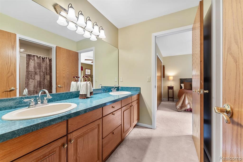 6775 Carlyle Crossing, West Bloomfield, MI — Photo 22