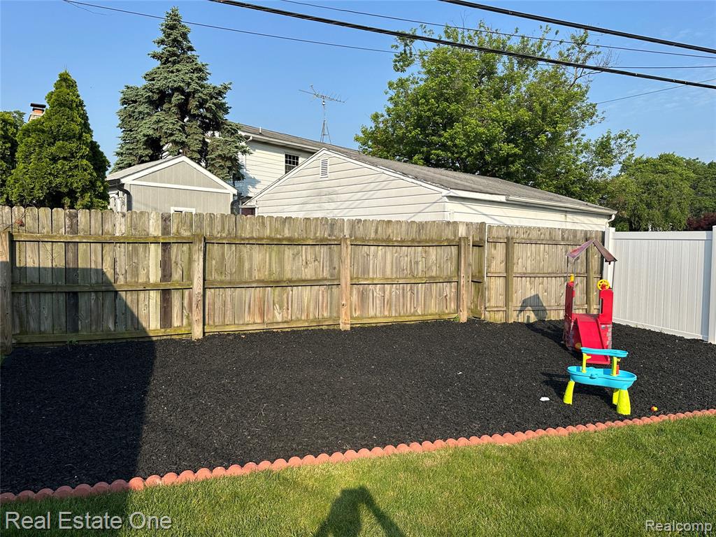 4562 Valley Road, Trenton, MI 48183 — Photo 33