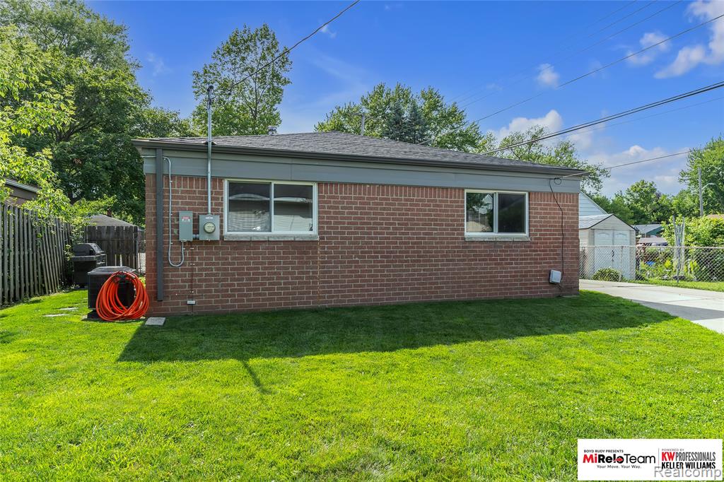 4737 Glenis Street, Dearborn Heights, MI 48125 — Photo 21