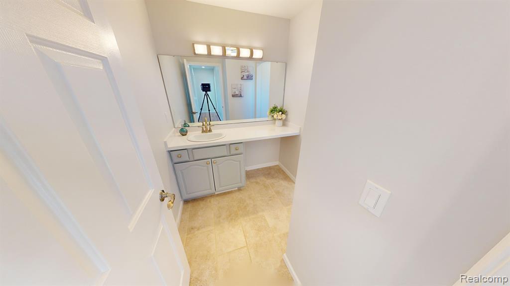 7724 PIONEER Drive, Ypsilanti, MI 48197 — Photo 36