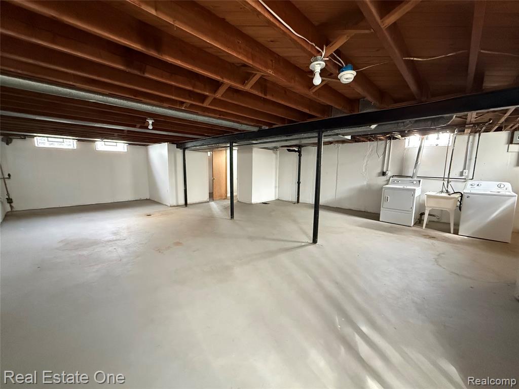 6582 Sterling Court, Garden City, MI — Photo 13