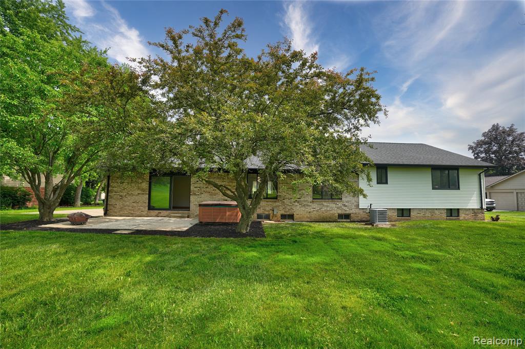 507 Charing Cross Drive, Grand Blanc, MI 48439 — Photo 14