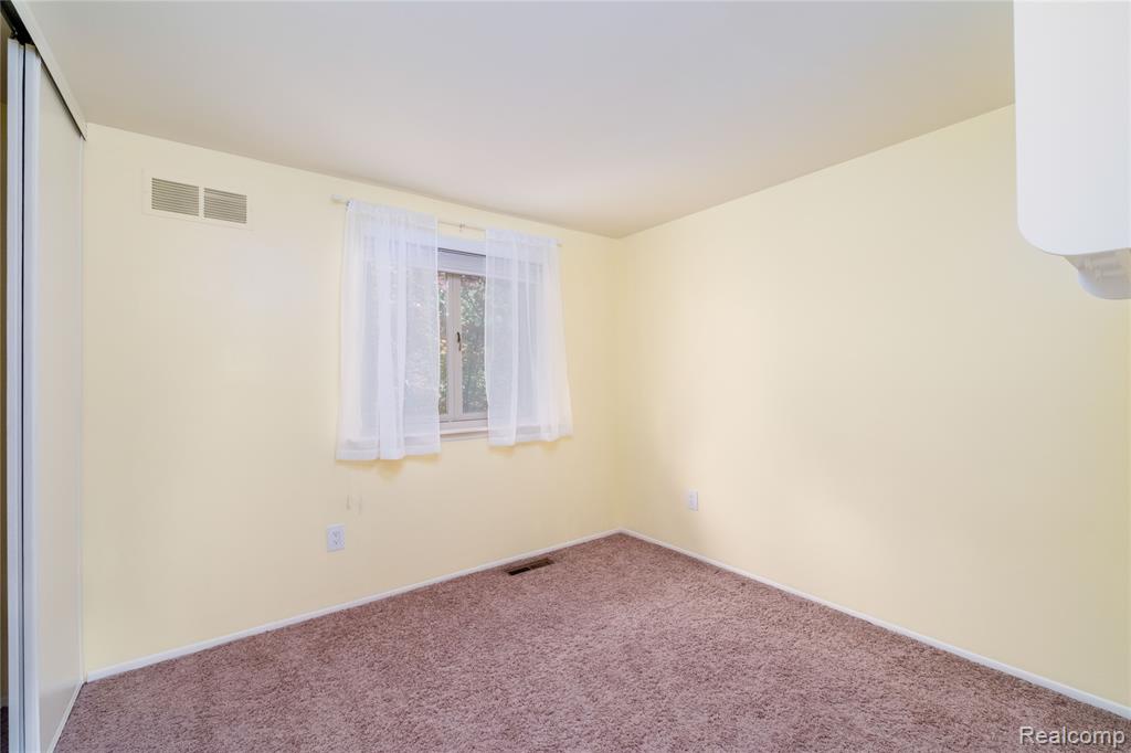 44114 Somerset Square, Canton, MI 48187 — Photo 25