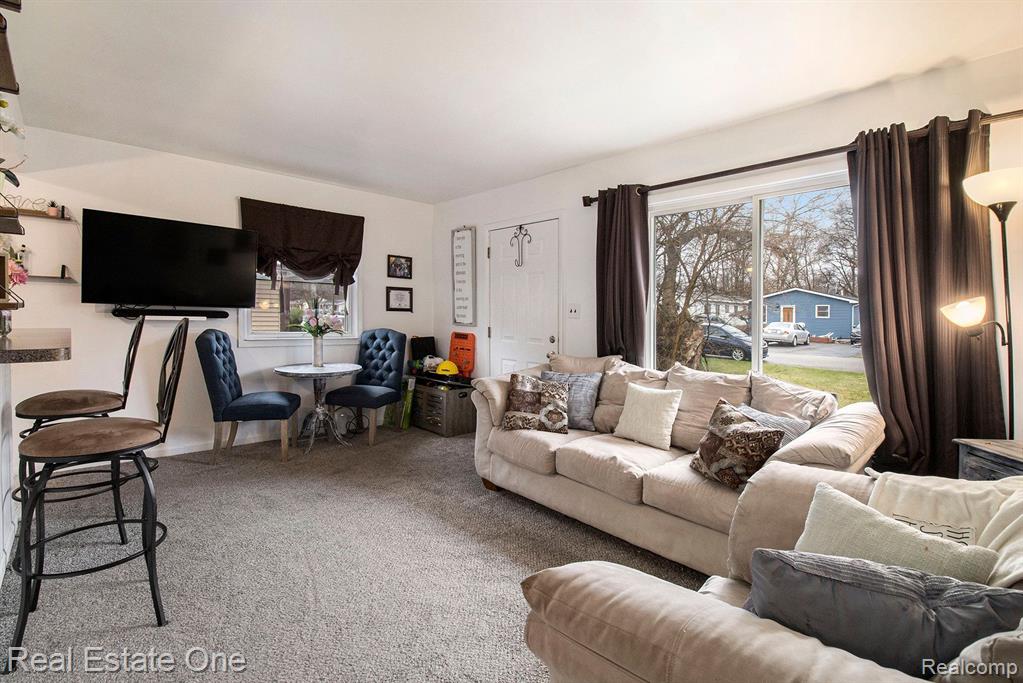5686 LAKE GROVE Drive, White Lake, MI 48383 — Photo 3