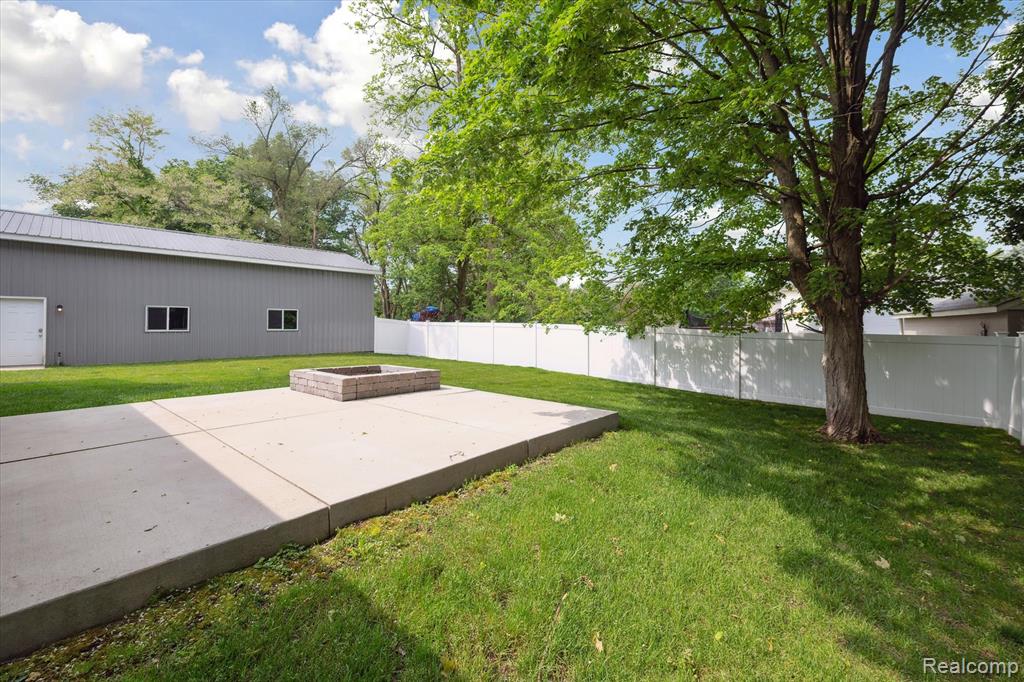 595 BRIGHTON LAKE RD, Brighton, MI 48116 — Photo 51