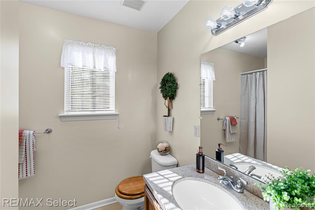 5059 Sandalwood Drive, Grand Blanc, MI 48439 — Photo 17