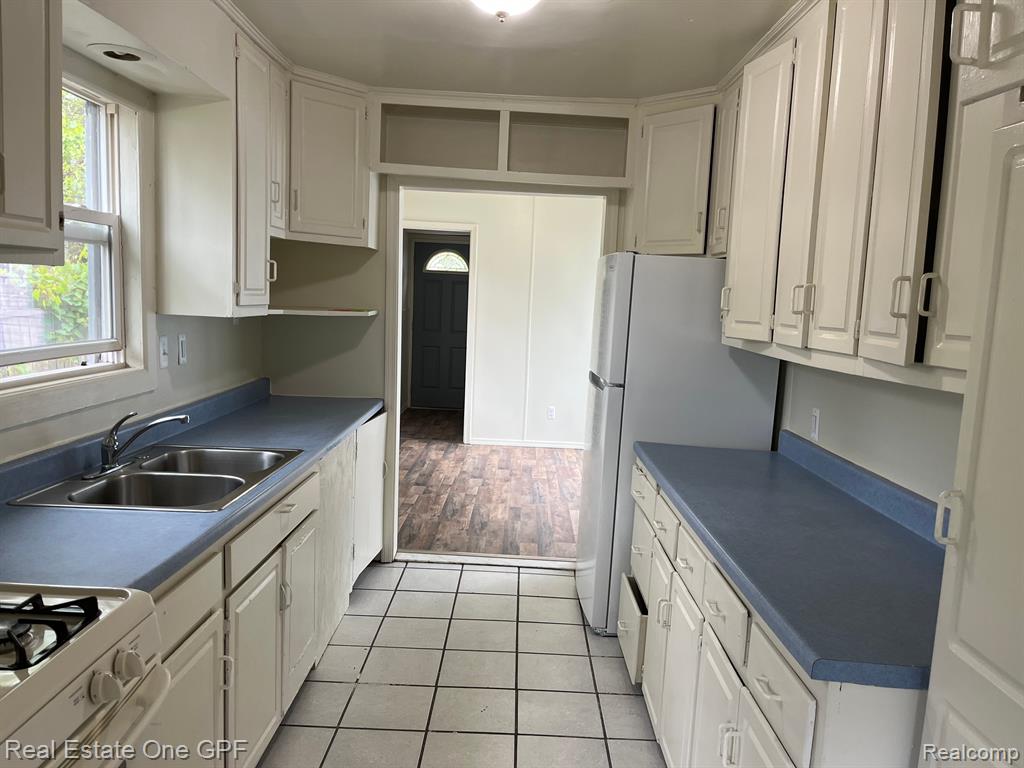 8685 DODGE Avenue, Warren, MI 48089 — Photo 9