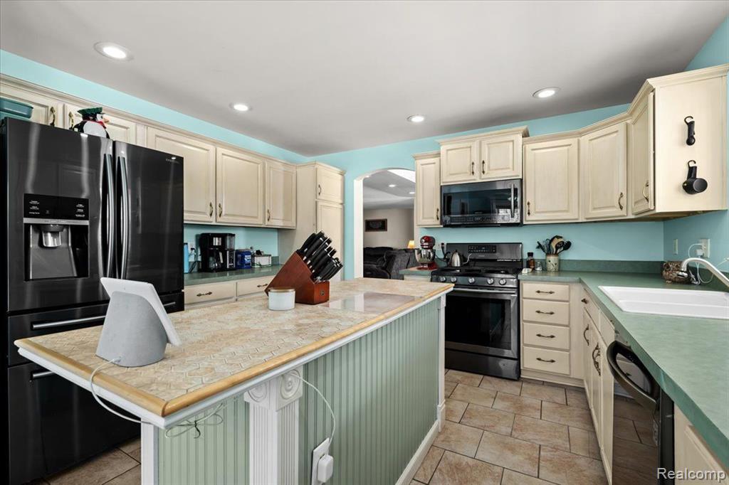 10772 ODELL Road, Fowlerville, MI 48836 — Photo 17