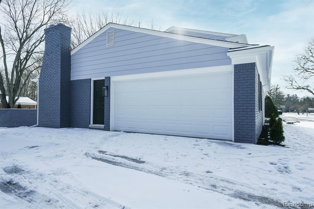 7359 SAINT AUBURN Drive, Bloomfield Hills, MI 48301 — Photo 4