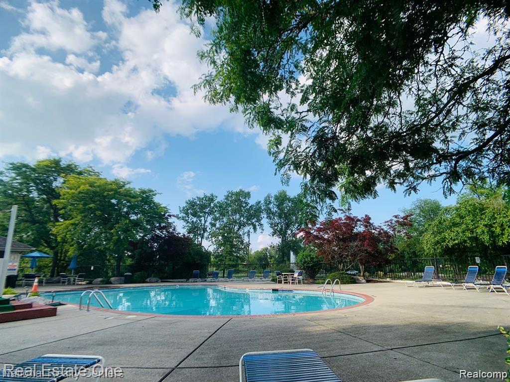 38826 Country Circle, Farmington Hills, MI 48331 — Photo 25