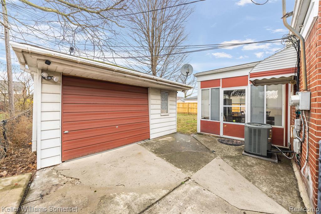 6569 HAWTHORNE Street, Garden City, MI — Photo 31