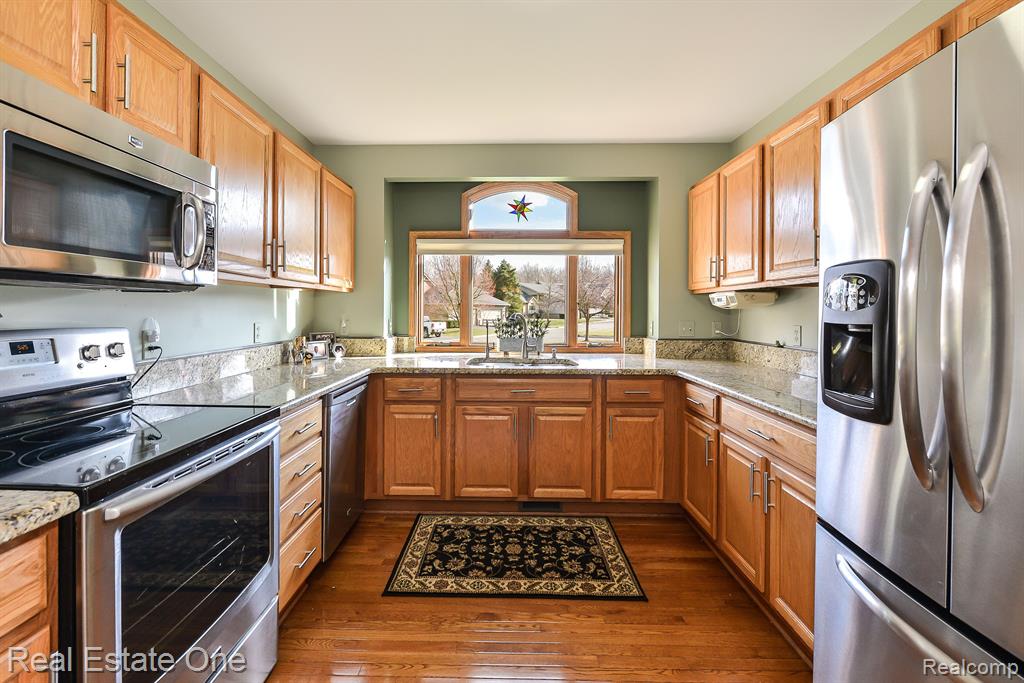 938 MILDRED J Court, Brighton, MI 48116 — Photo 13