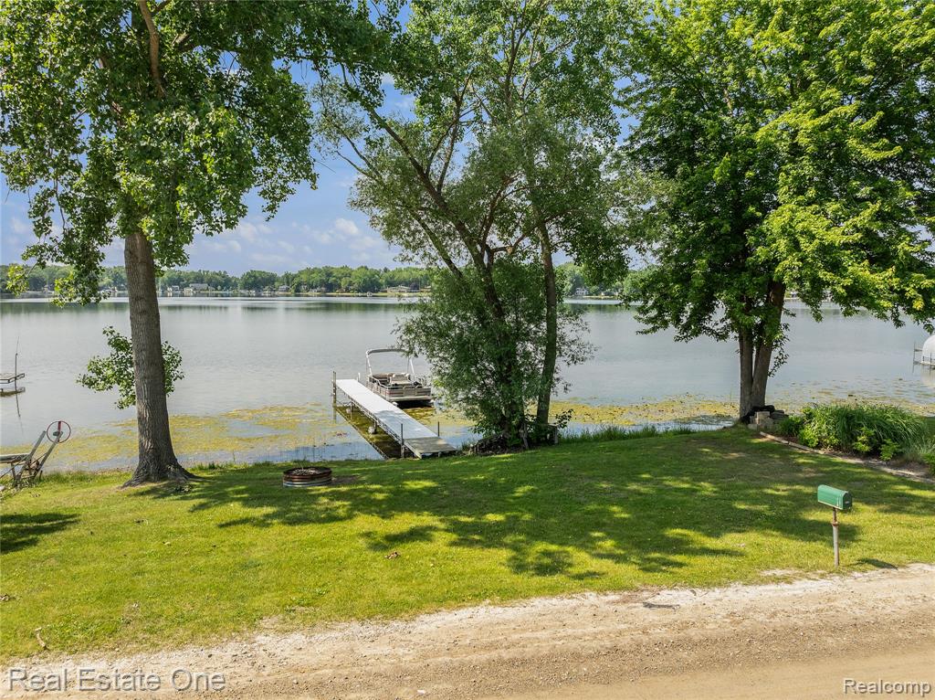 5065 Girard Drive, Pinckney, MI 48169 — Photo 4