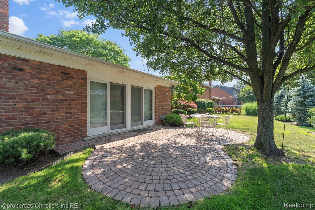 713 Moorland Drive, Grosse Pointe Woods, MI 48236 — Photo 24