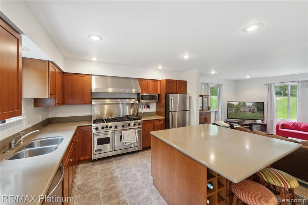 11520 WEIMAN Drive, Pinckney, MI 48169 — Photo 7