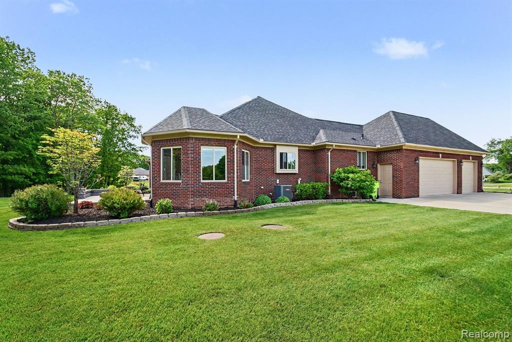 4912 Rosy Drive, Leonard, MI 48367 — Photo 35