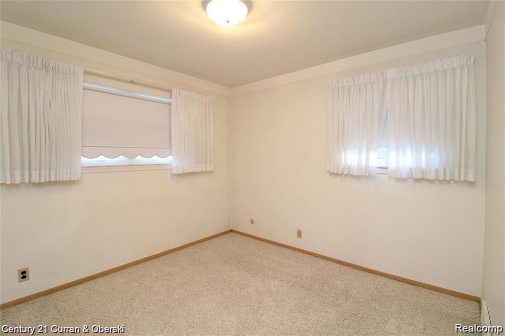 6711 N EVANGELINE Street, Dearborn Heights, MI 48127 — Photo 10